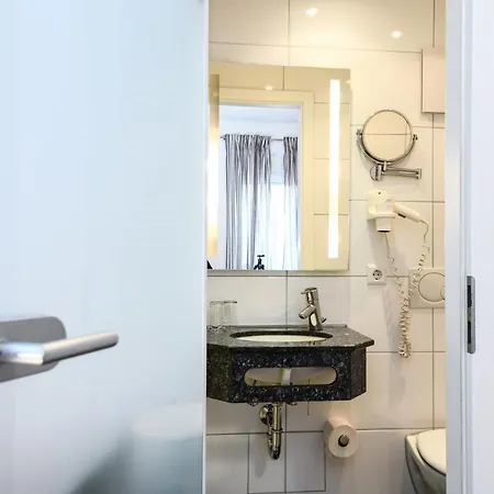 Hotel Rebstock 3*